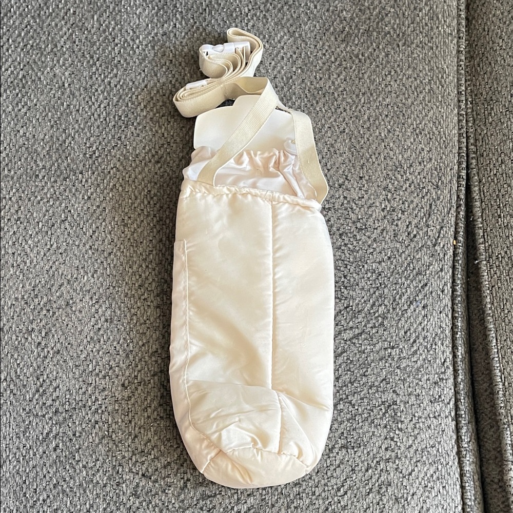Boppy Classic Slipcover (Giraffes) & Cream Bottle Holder - Picture 5 of 5